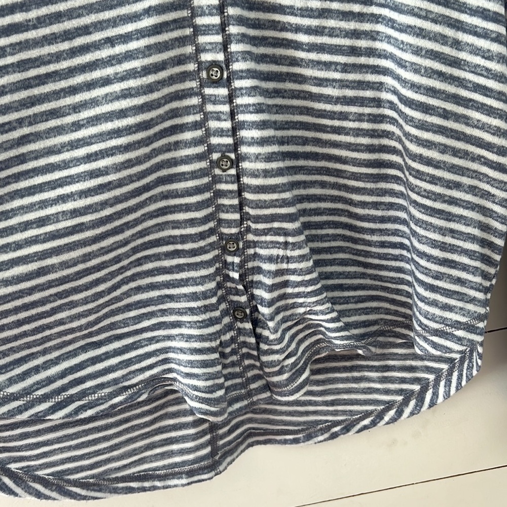 Abercrombie Blue and White Striped Long Sleeve Front Tie Button Up Shirt Size S - Picture 5 of 6